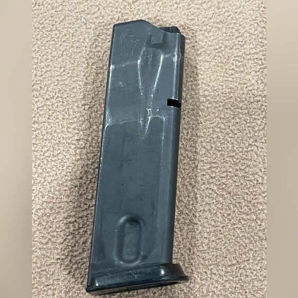 Sig Sauer P229 .40 cal 12 round magazine - Picture 1 of 4